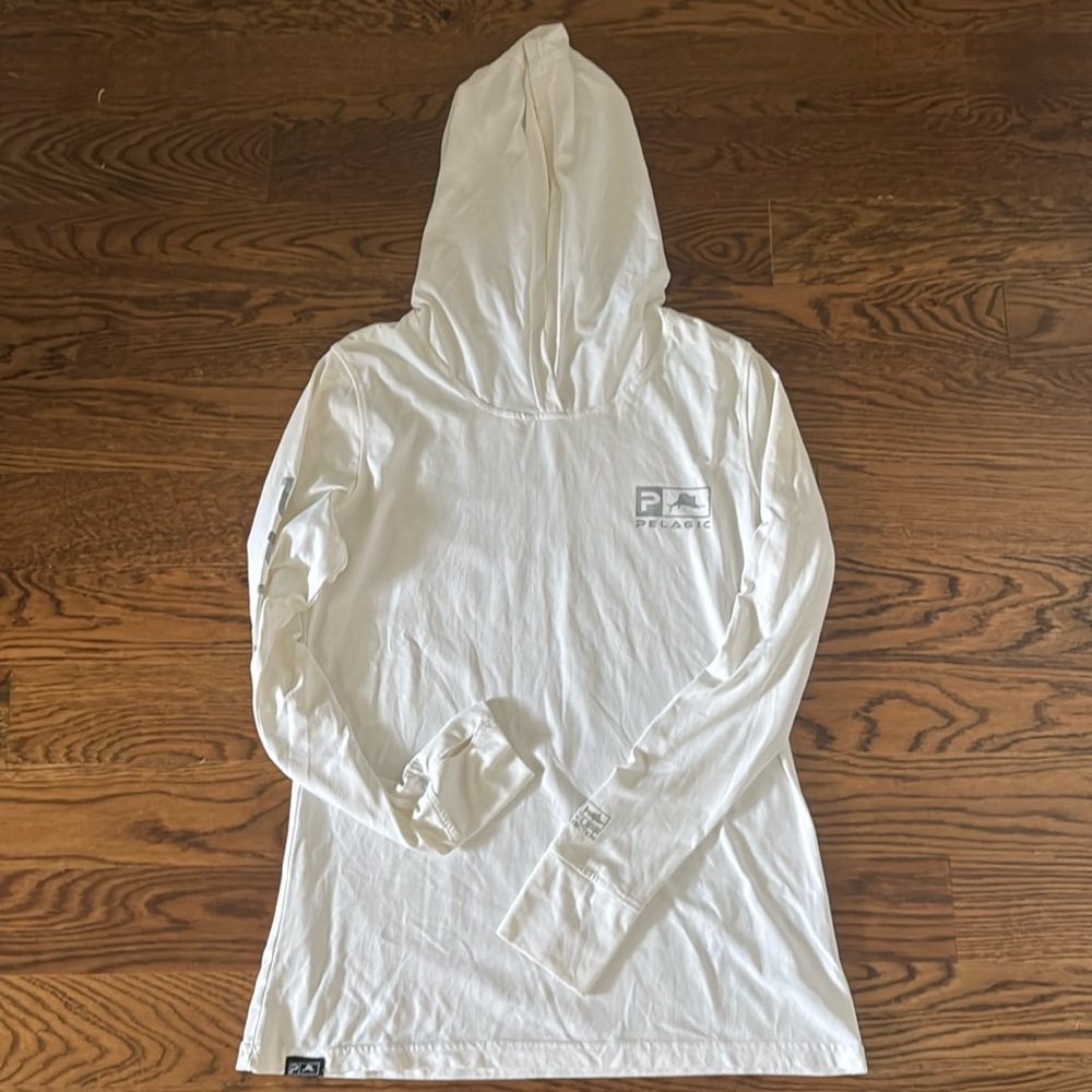 White hooded fishing shirt